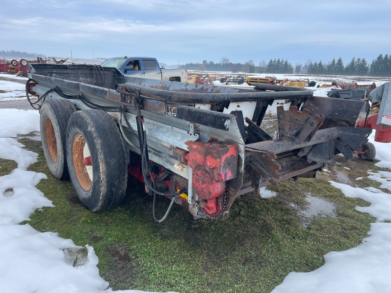 Manure Equipment  New Idea 3732 Manure Spreader - Single Beater Photo